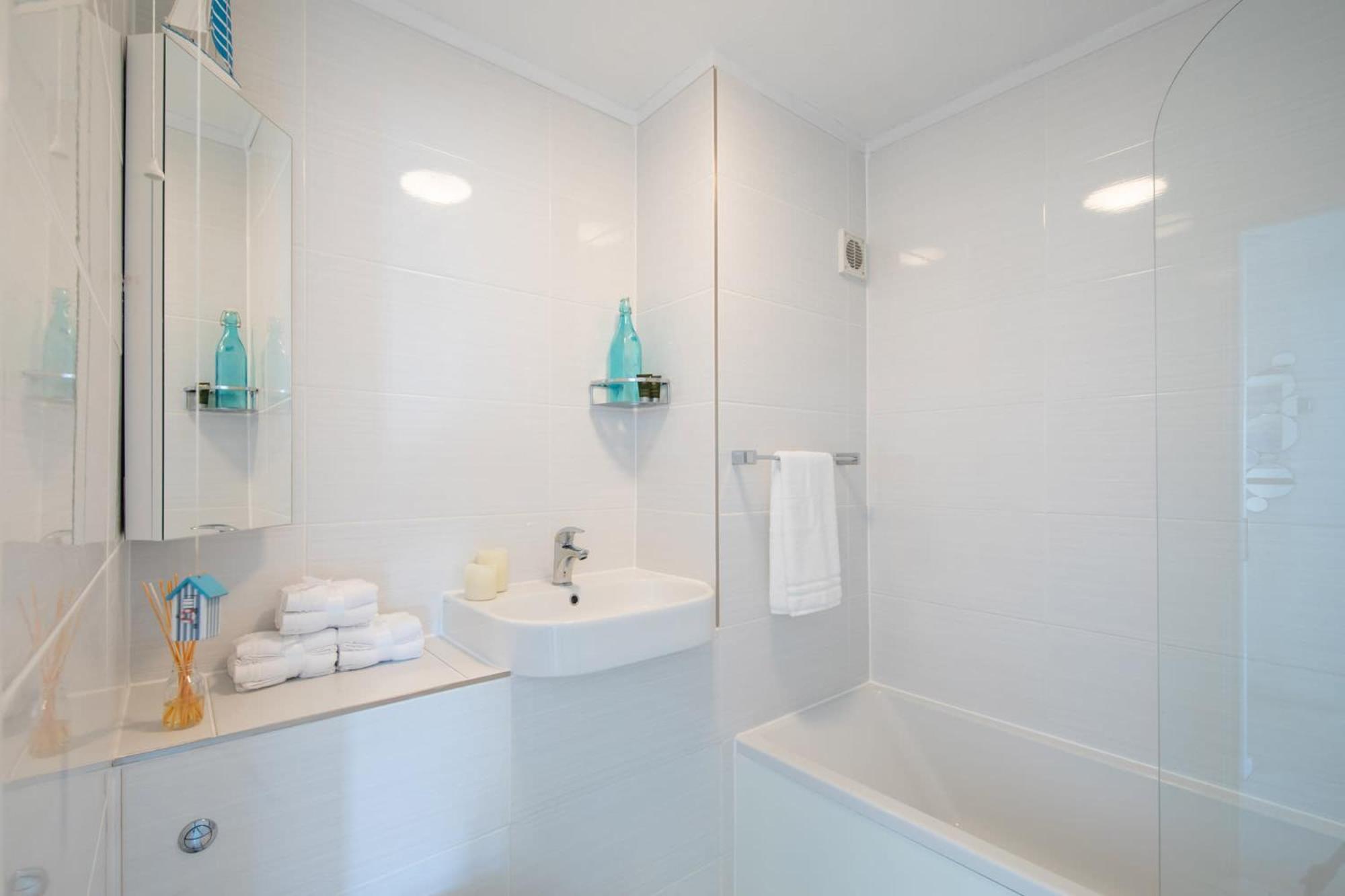 High-End Beachfront Getaway Sea View King Bed East Wittering Dış mekan fotoğraf