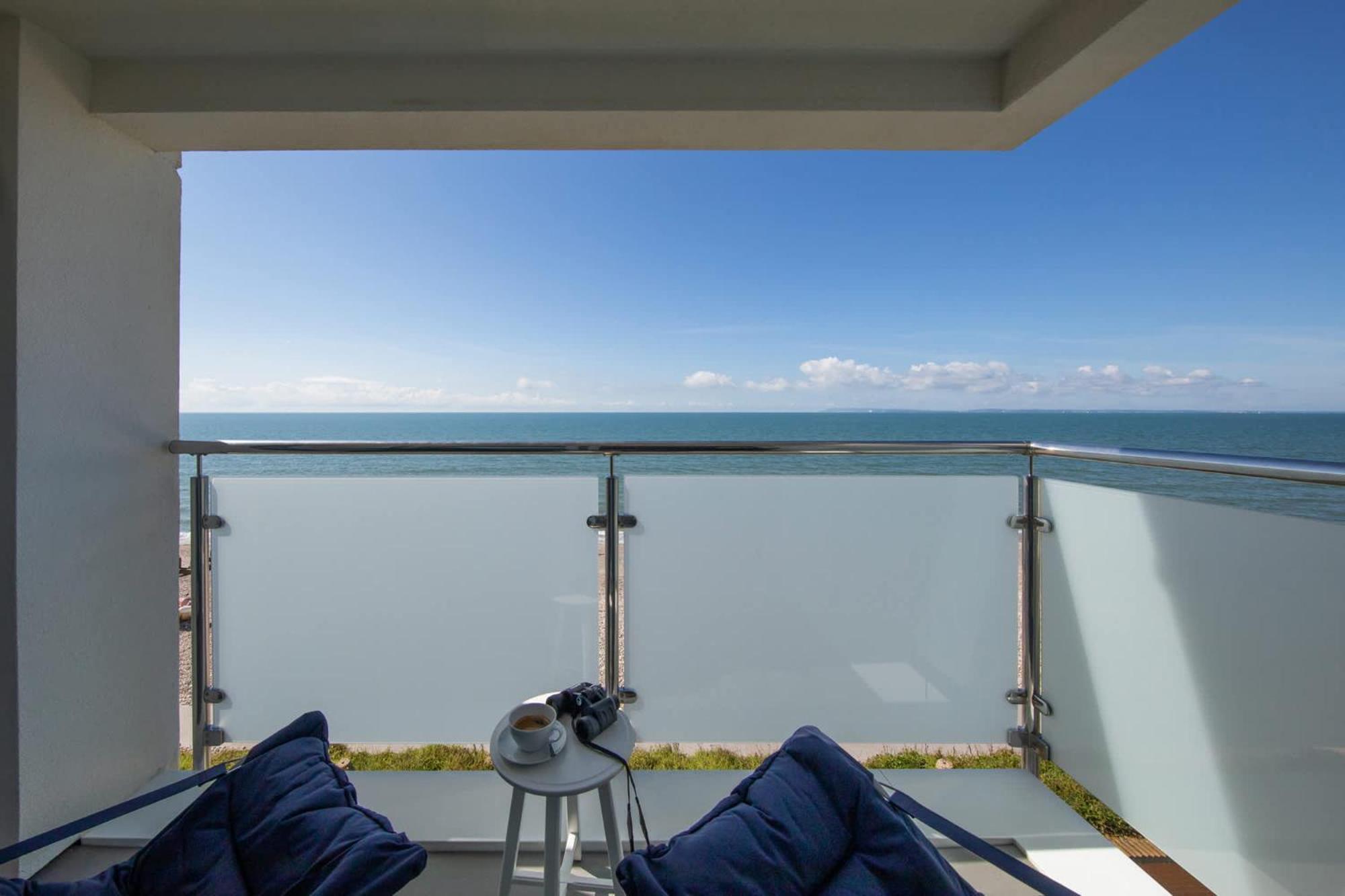 High-End Beachfront Getaway Sea View King Bed East Wittering Dış mekan fotoğraf