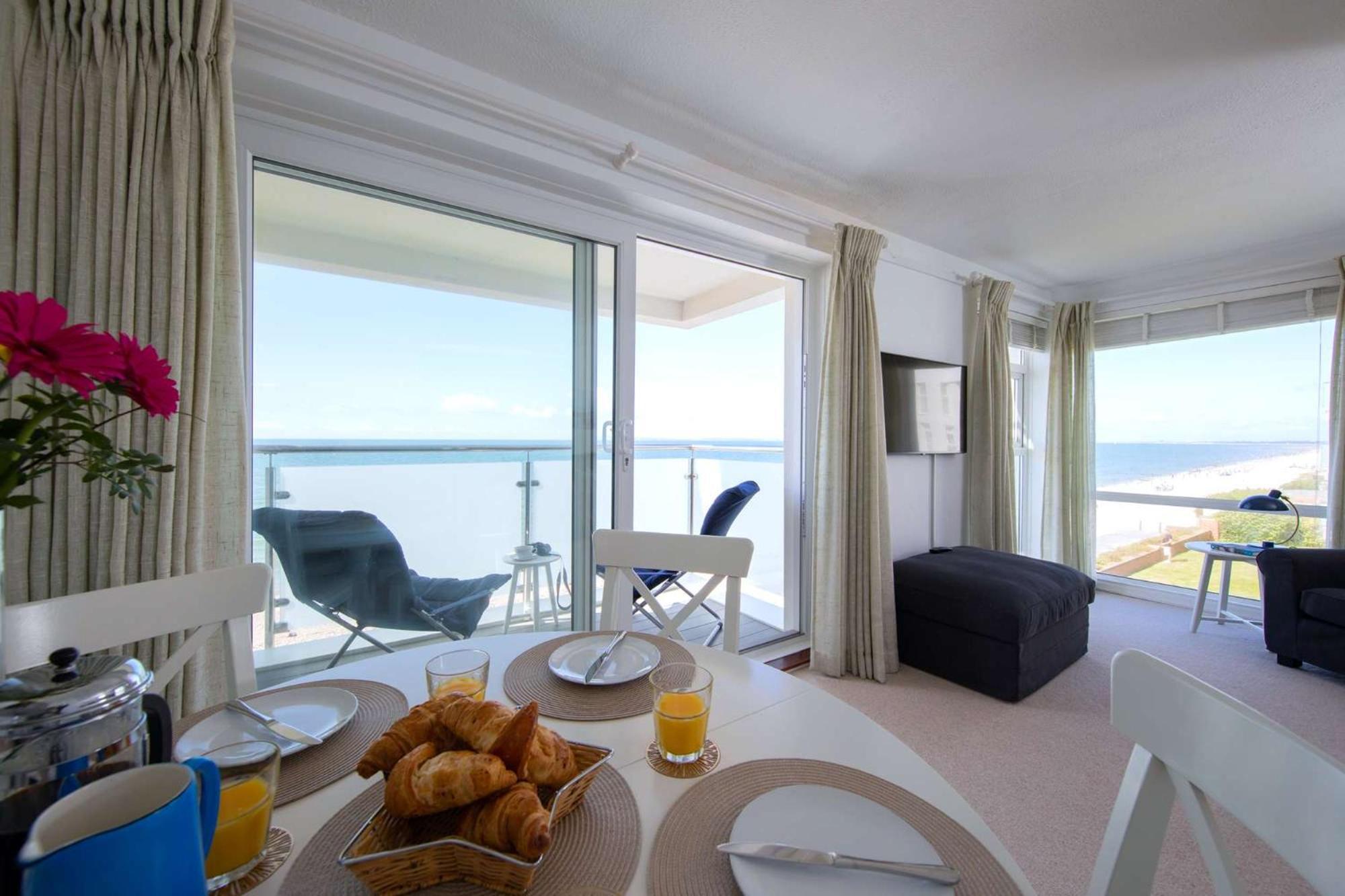 High-End Beachfront Getaway Sea View King Bed East Wittering Dış mekan fotoğraf