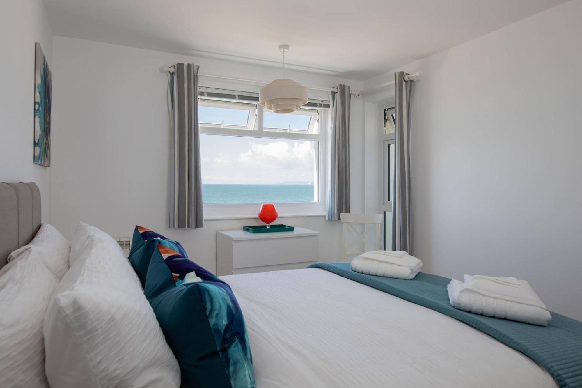 High-End Beachfront Getaway Sea View King Bed East Wittering Dış mekan fotoğraf