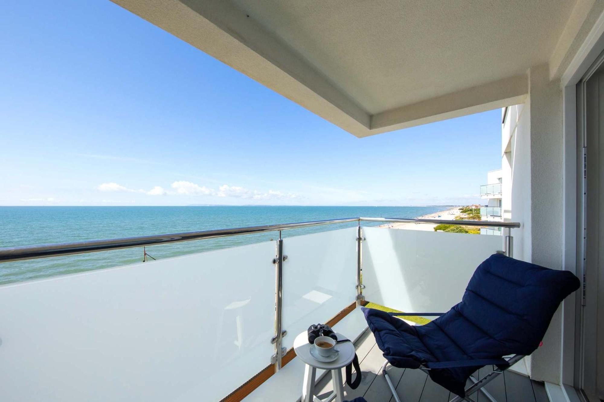High-End Beachfront Getaway Sea View King Bed East Wittering Dış mekan fotoğraf
